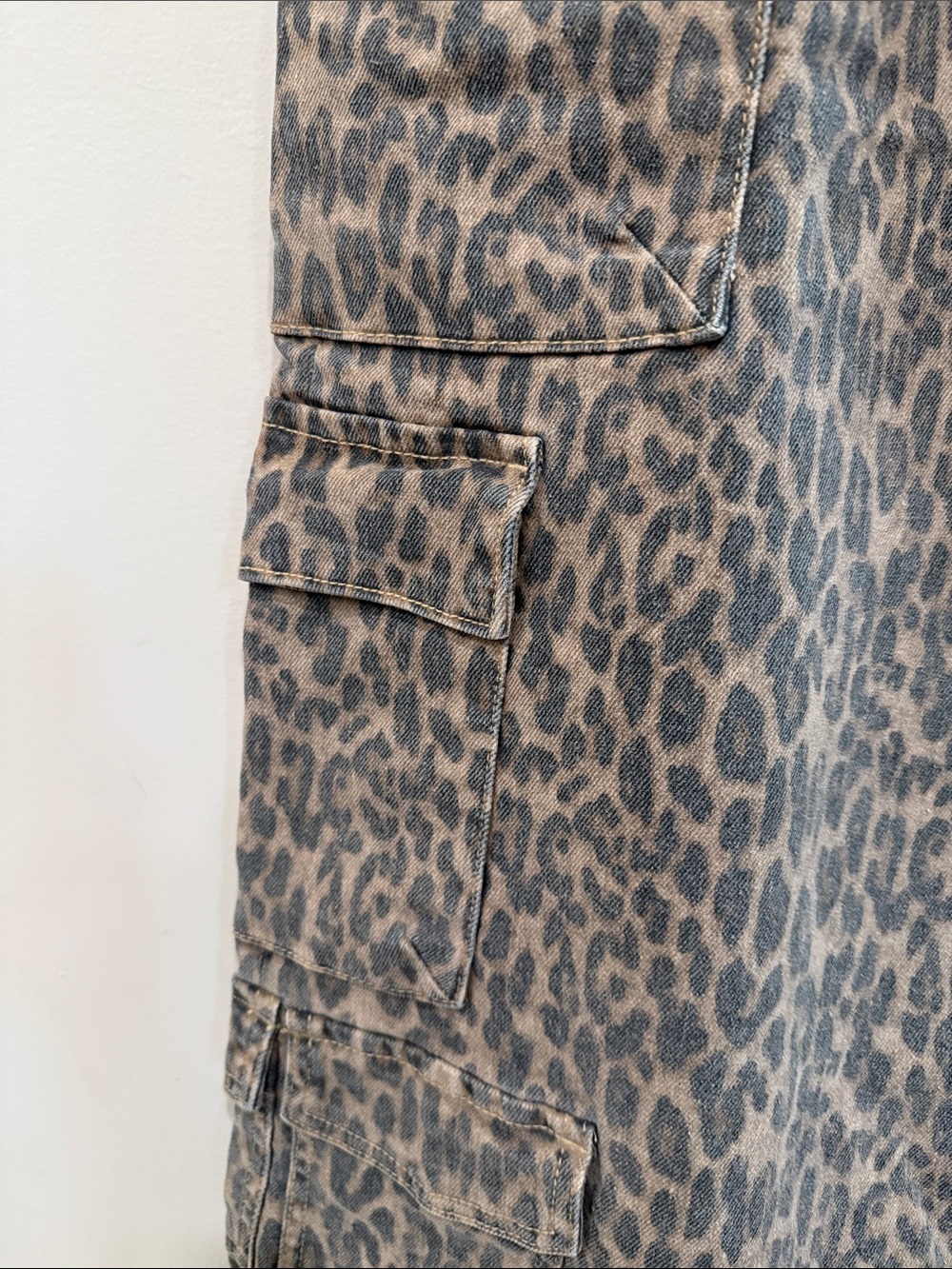 Hidden Leopard Print Wide Leg Cargo Jeans - Gray/Brown - Picture 5 of 11